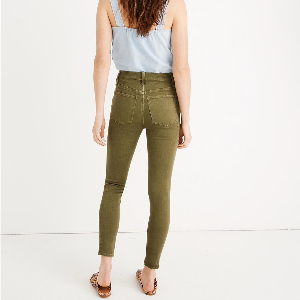9" Mid-Rise Skinny Jeans